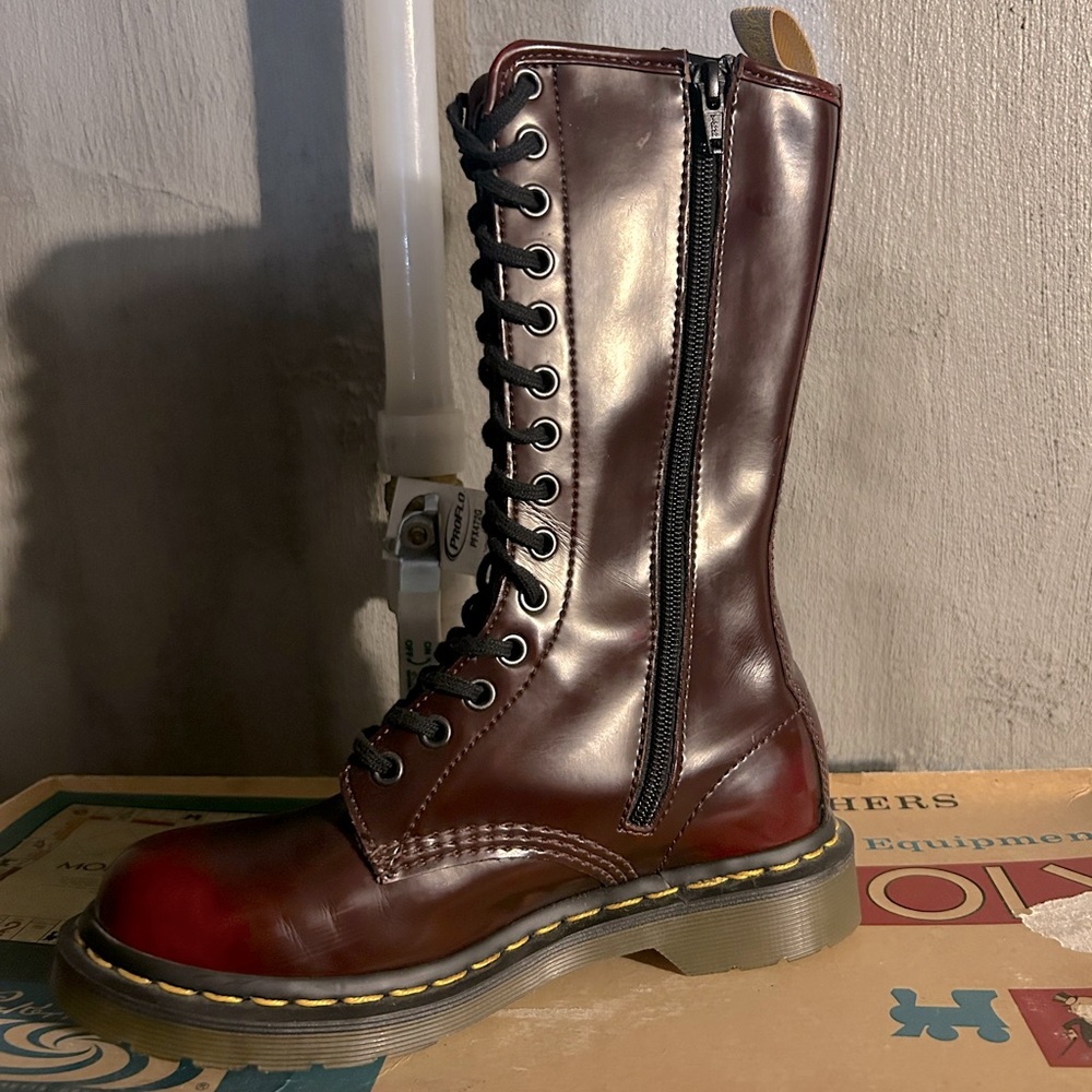 RARE Dr. Marten’s women’s size 6 Tall boot